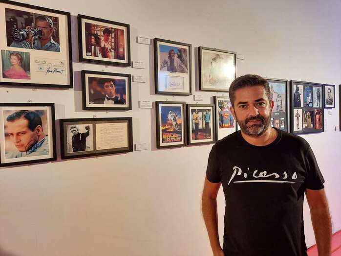 El teldense Luis Díaz junto a parte de su colección (Foto TA)